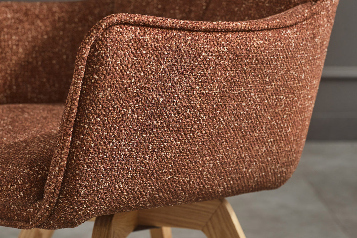 Drehstuhl VOGUE 360° mit Armlehnen Strukturstoff rostbraun mit Eichengestell natur