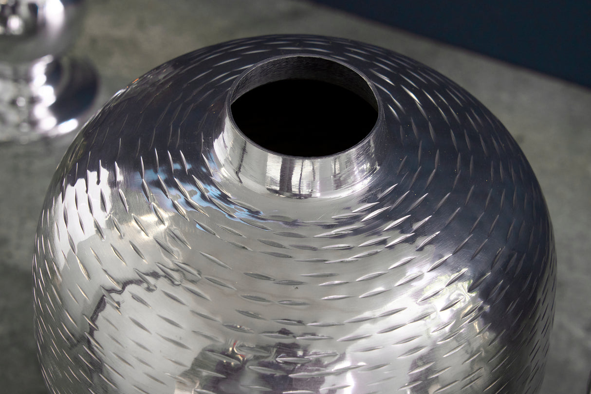 Vase ORIENTAL set of 2 with hammer stroke effect silver