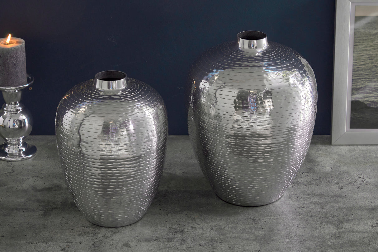 Vase ORIENTAL set of 2 with hammer stroke effect silver
