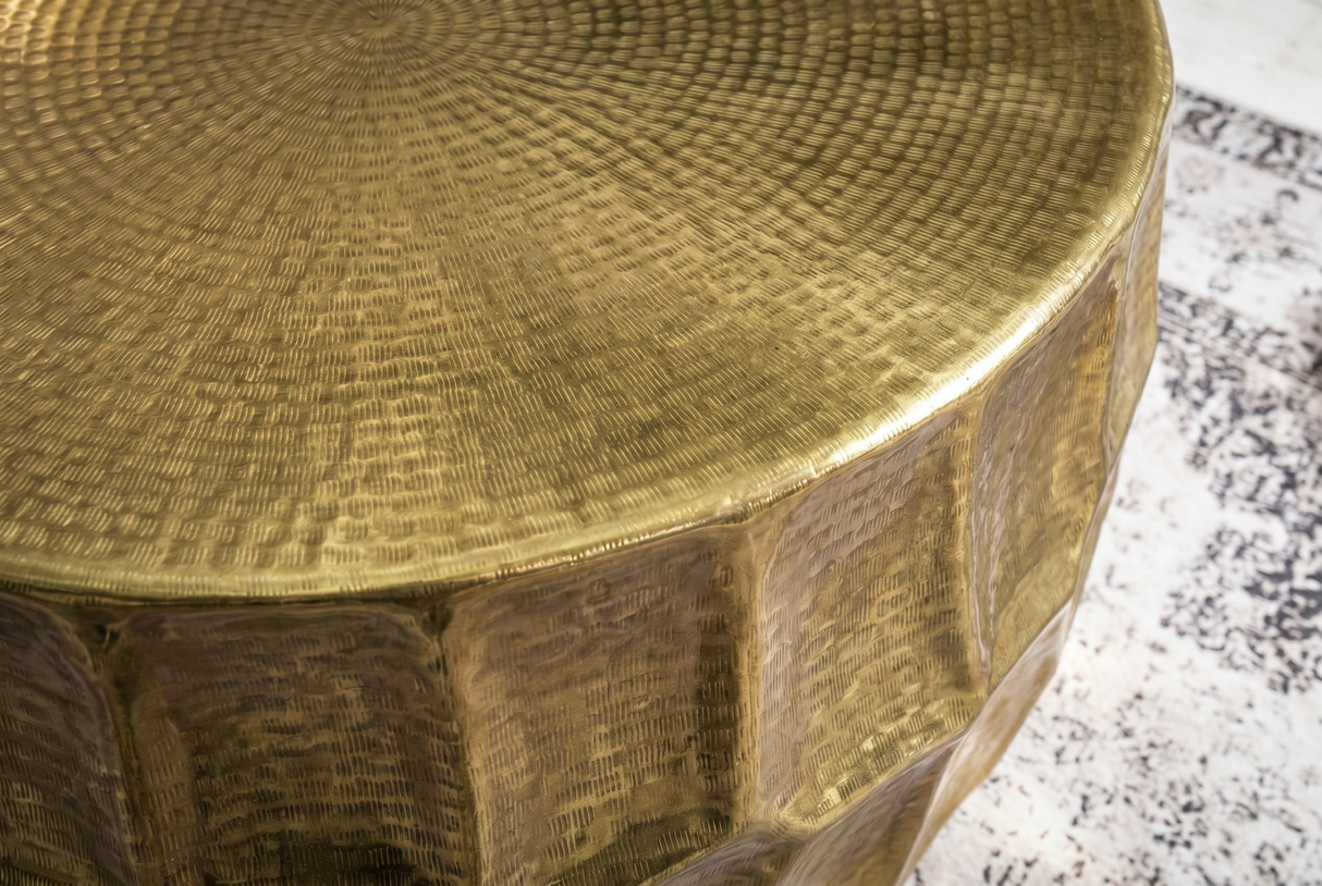 Couchtisch ORGANIC ORIENT 70cm mit Hammerschlag-Effekt durchgängig gold