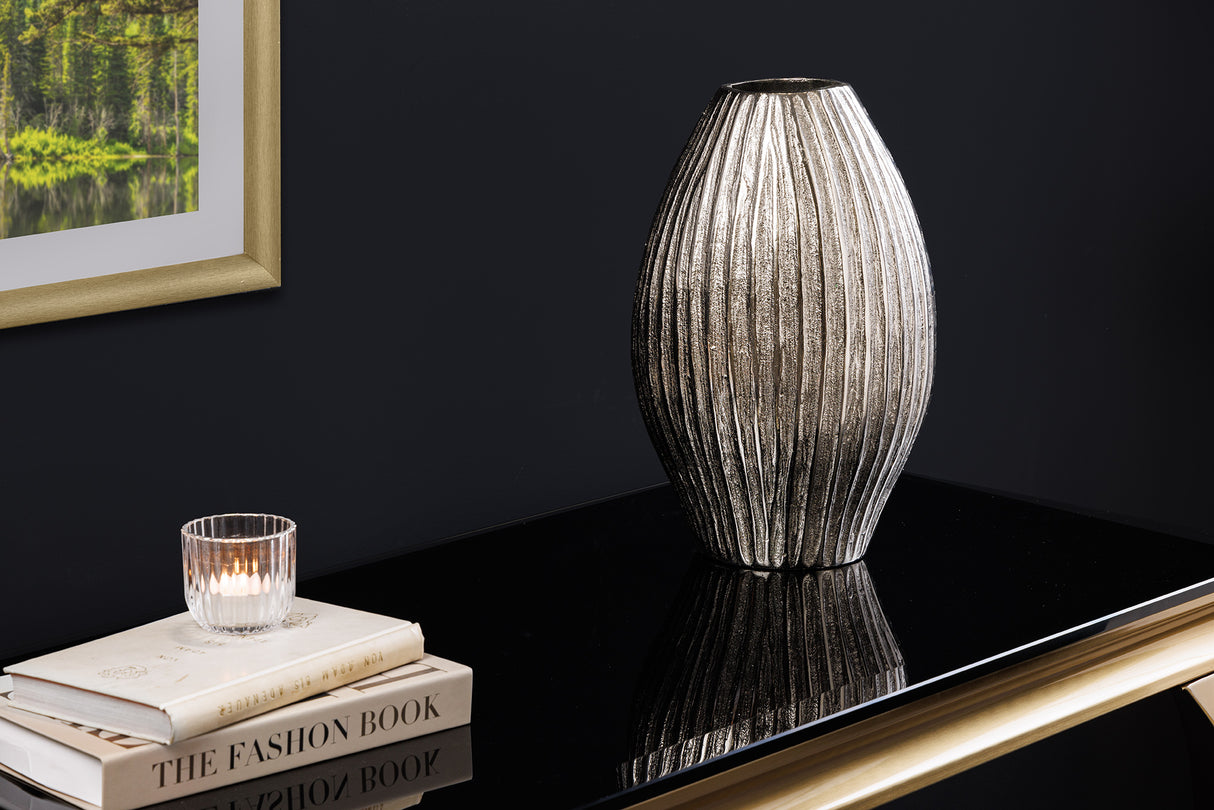 Deko Vase ELEGANCE 30cm mit Hammerschlag Optik silber