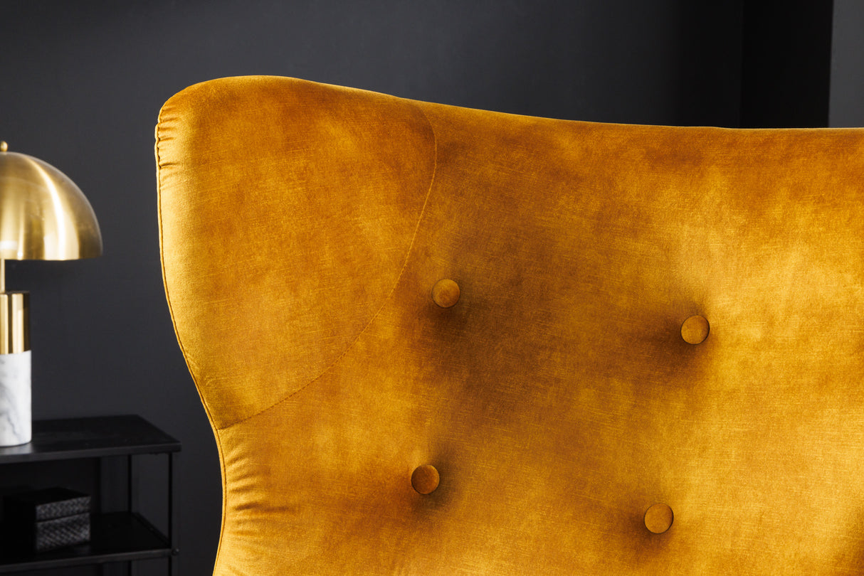 Ohrensessel DON mit silbernen Kappen Samt senfgelb