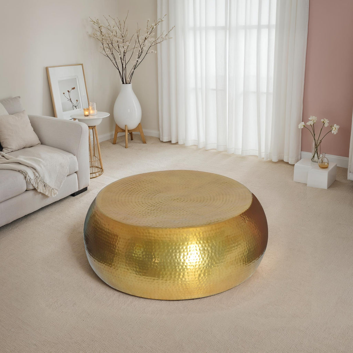 Coffee table ORIENT 80cm round brass hammerstroke effect