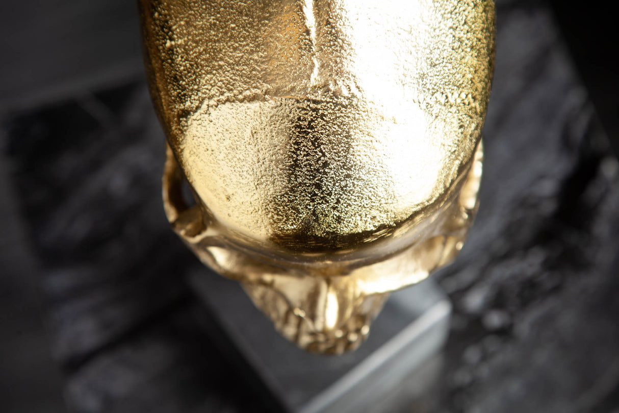 Skulptur TOTENKOPF gold mit Marmorsockel