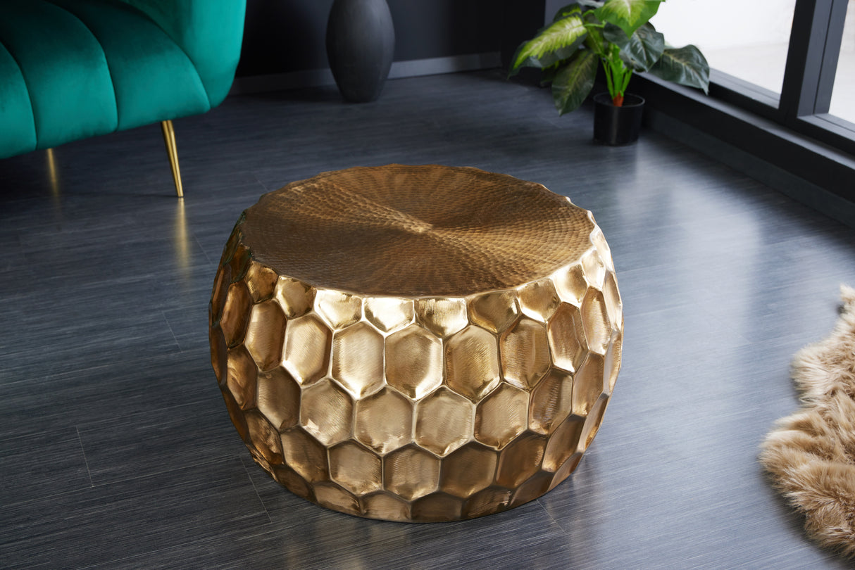 Couchtisch ORGANIC ORIENT 70cm mit Hammerschlageffekt und Kammmuster gold