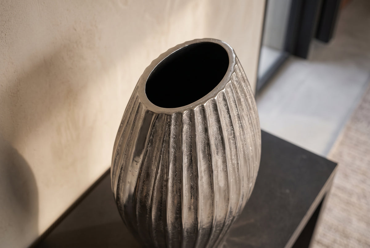 Decor Vase ELEGANCE 30cm with hammer stroke effect silver