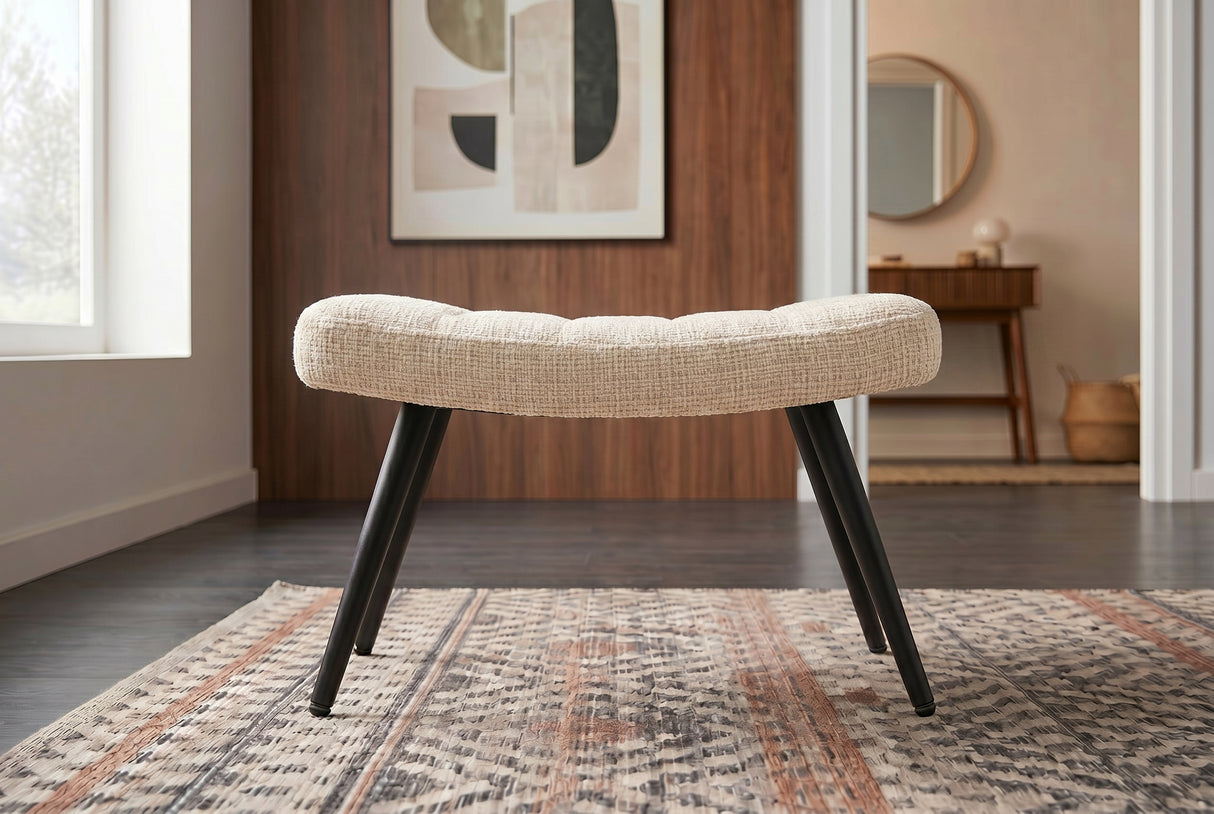 Hocker SCANDINAVIA mit schwarzen Metallbeinen Chenille-Stoff Champagner