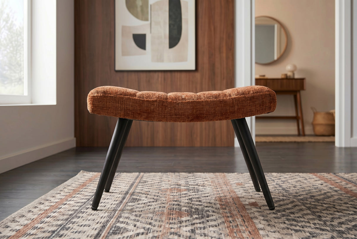 Hocker SCANDINAVIA m. schwarzen Metallbeinen Chenille-Stoff rostbraun