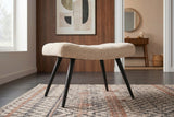 Hocker SCANDINAVIA mit schwarzen Metallbeinen Chenille-Stoff Champagner