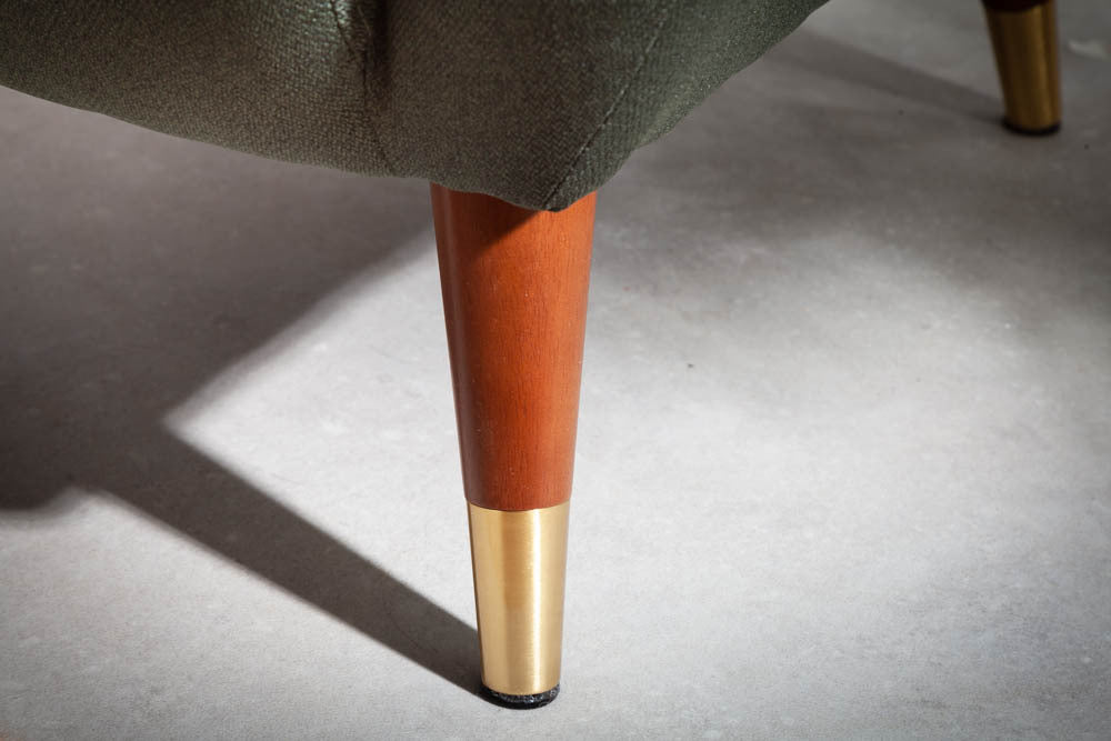 Ohrensessel DON, flaschengrün mit goldenen Kappen, flachgewebter Stoff