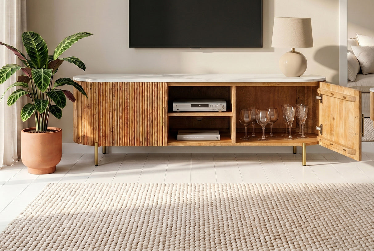 TV-Board TRES CHIC 140cm Mangoholz natur mit weißer Marmorplatte und goldenen Griffen