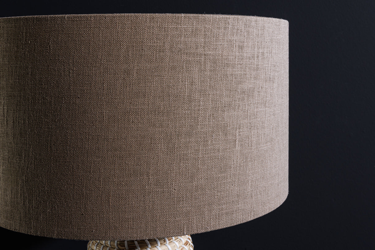 Tischleuchte ZEA 60cm Farbverlauf Seegras natur braun gold mit Lampenschirm grobes Leinen braun