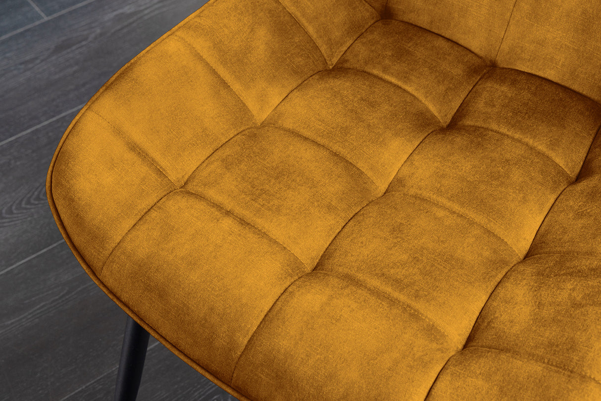 Stuhl ROADSTAR Samt senfgelb mit schwarzen Metallbeinen