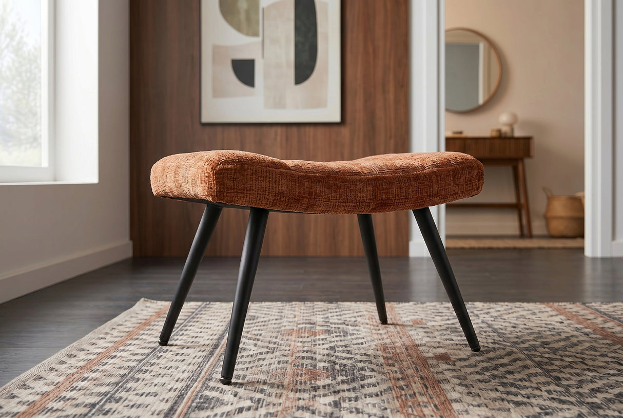Hocker SCANDINAVIA m. schwarzen Metallbeinen Chenille-Stoff rostbraun